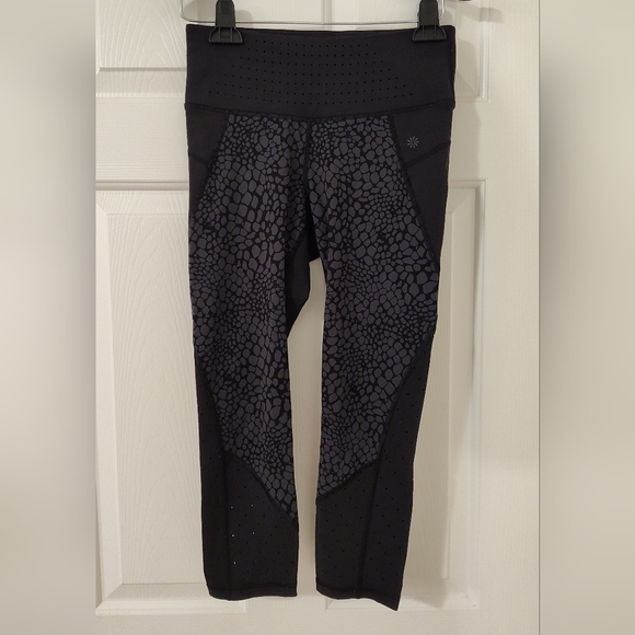 Athleta Pants - Athleta Stealth Trucool Women's Leggings Size X-Small Crop Black Gray Crocodile